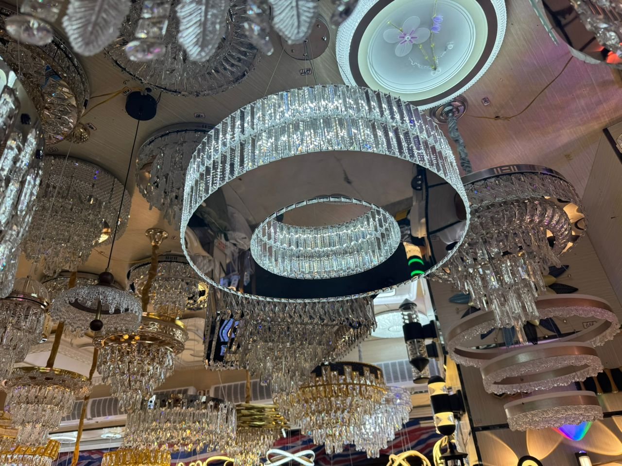 Suspension circulaire décorative avec effet scintillant